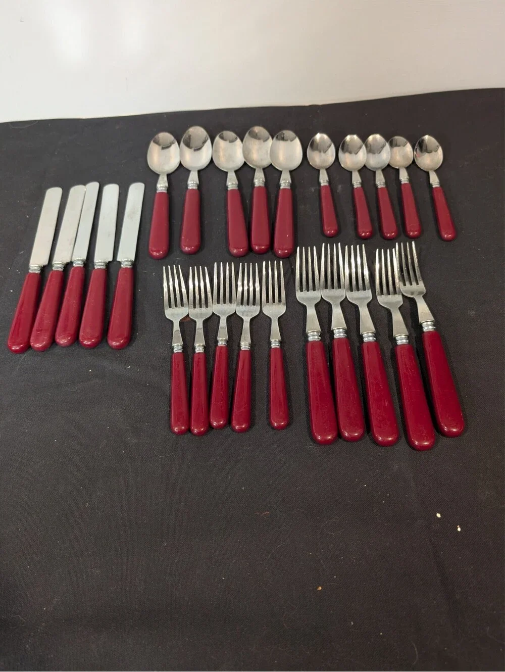 Ginkgo GIK3 Burgundy Handle 18/8 Stainless Flatware Korea 25 Pc Service for 5